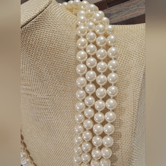 Vintage Joan Rivers Ivory Glass Pearl Necklace - Picture 2 of 6